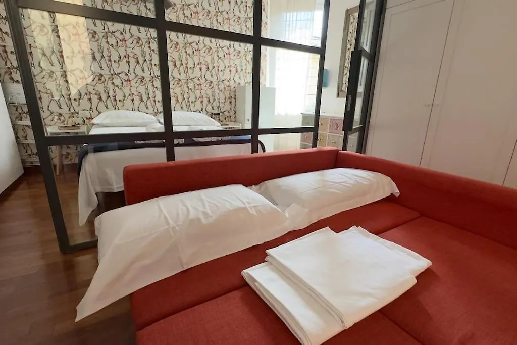 Stylish Apartment Next To Moscova Milan