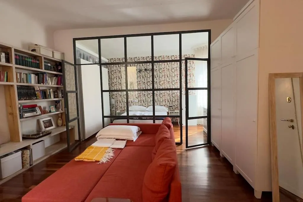 Stylish Apartment Next To Moscova Milan Italy