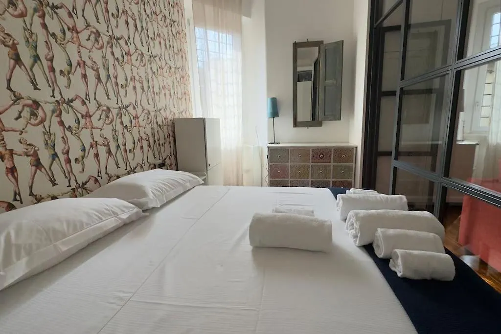 Stylish Apartment Next To Moscova Milan
