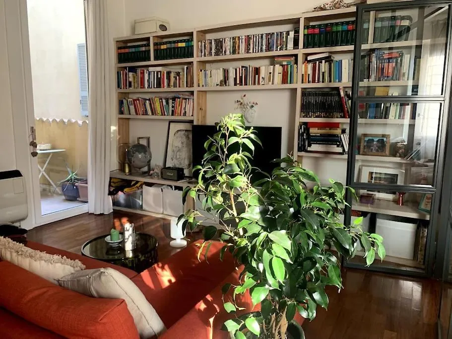Stylish Apartment Next To Moscova Milan
